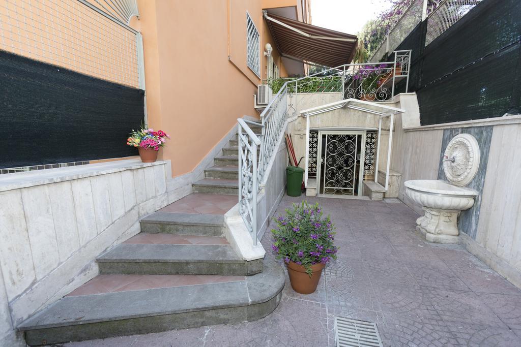Chigi Apartment Rome